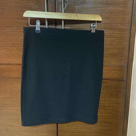 Forever 21 Dresses & Skirts - Forever 21ribbed fitted black skirt